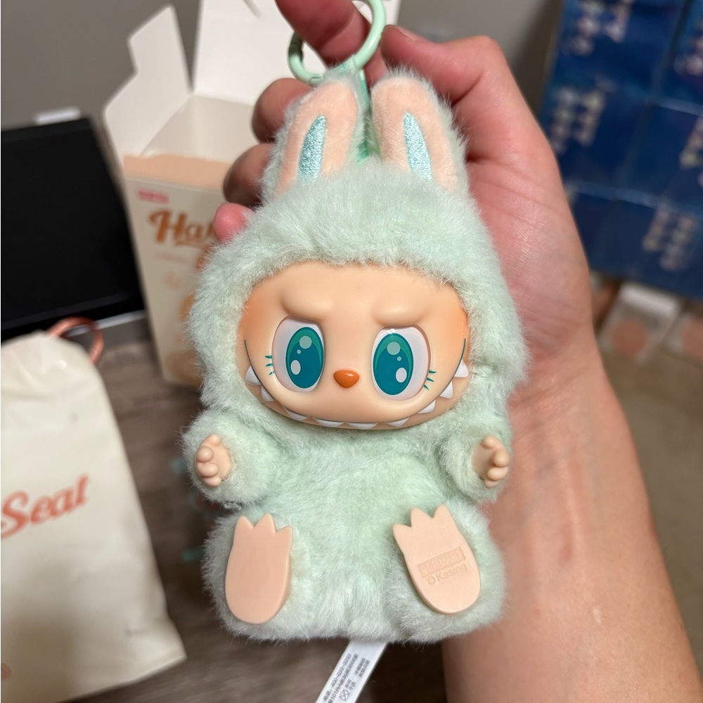 QUQU - AUTHENTIC POP MART The Monsters Have A Seat Vinyl Plush Pendant Labubu
